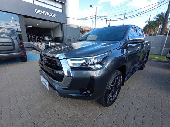 TOYOTA HILUX 2.8 D-4D TURBO DIESEL CD SRX 4X4 AUTOMÁTICO
